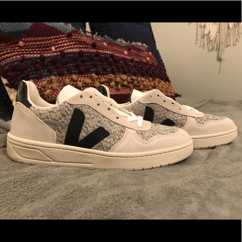Vera V-10 trainers